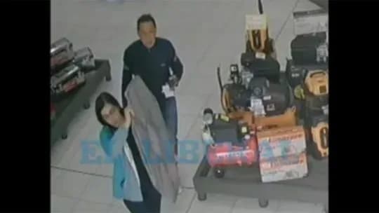 Las imágenes del presunto robo de $1,5 millones por el que detuvieron al padre de Agostina Páez