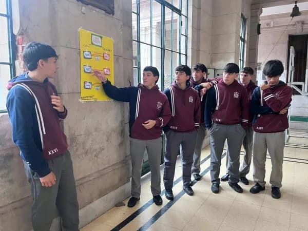 Estudiantes de la ERAGIA y el Colegio Nacional analizaron cómo enfrentar la resistencia a los antimicrobianos
