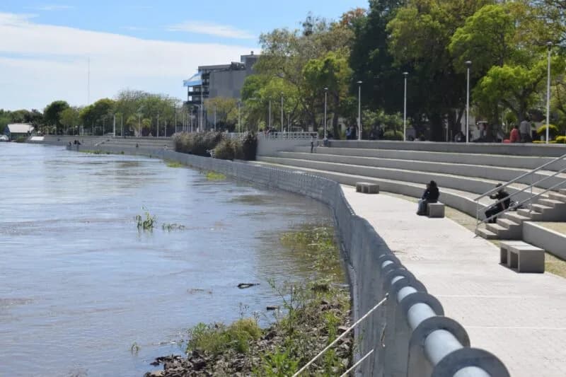 Alerta hídrica en Goya: restringen la navegación y piden cuidar los terraplenes de contención