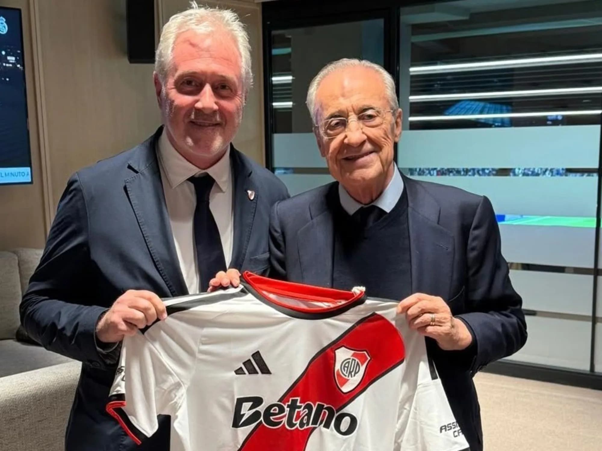 Por qué River se reunió con el Real Madrid y el obsequio especial a Florentino Pérez