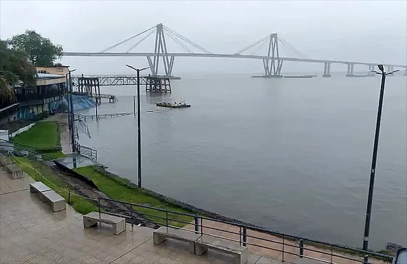 Con 472 evacuados la crecida del Paraná y del Uruguay azota al litoral correntino