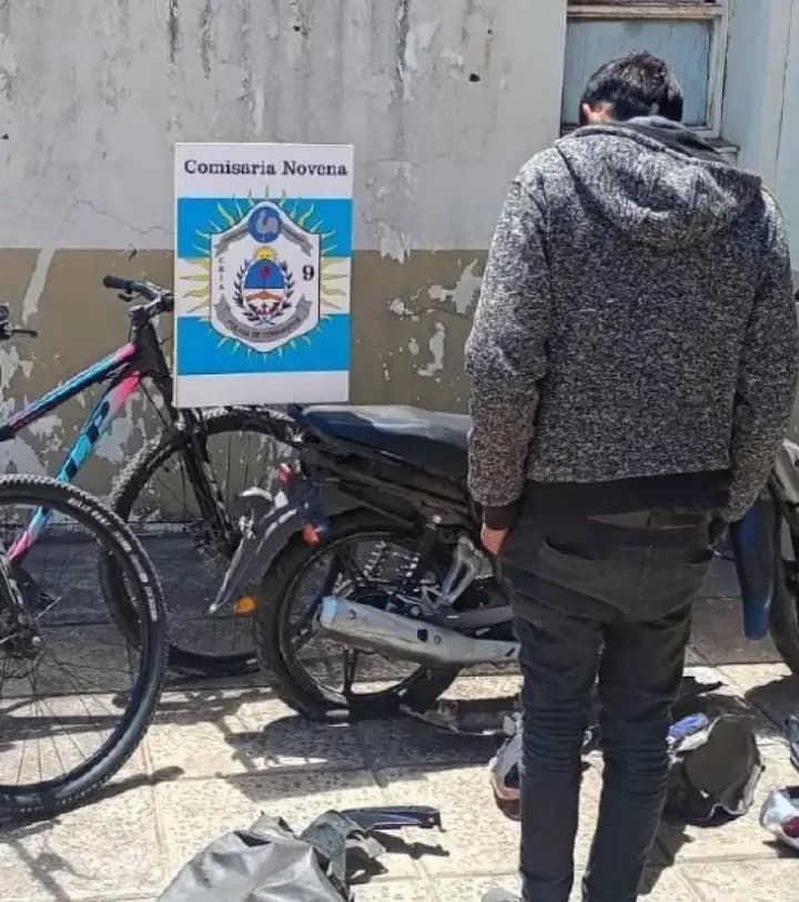 Malviviente sustrajo una moto
y dos bicicletas de una sola vez
