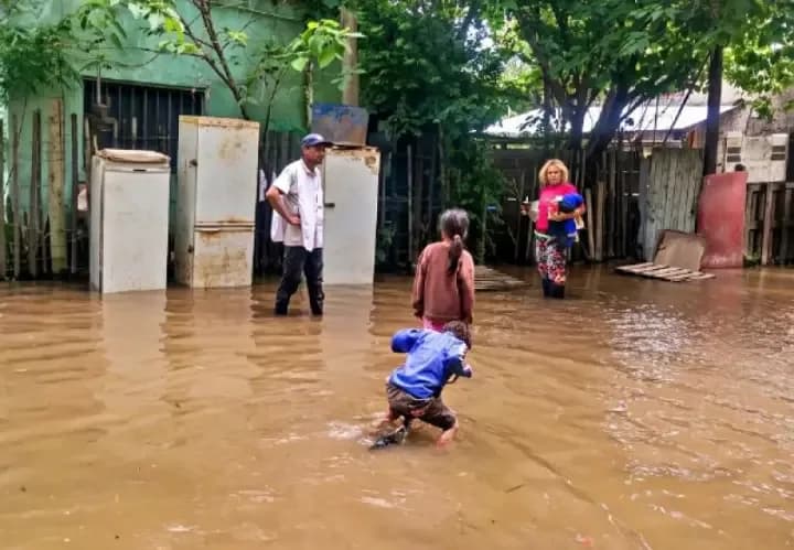 La Tosquera: a la pobreza se
suman la creciente y el dengue