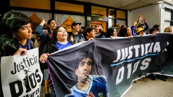 Muerte de Maradona: "Cosachov nunca pateó la pelota afuera", dijo su defensa