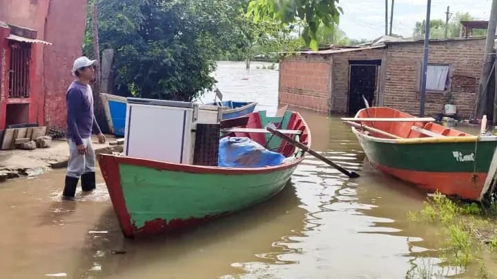 La crecida del Paraná expone la vulnerabilidad de los vecinos de barrios costeros