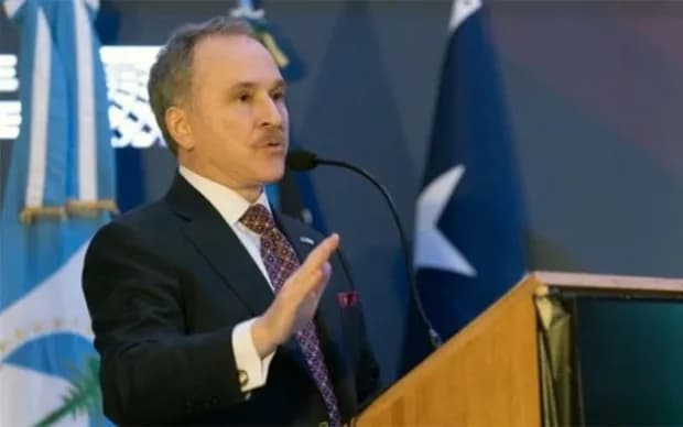 El embajador Peter Lamelas ratificó el apoyo de EEUU a Javier Milei: "Estamos poniendo la plata"