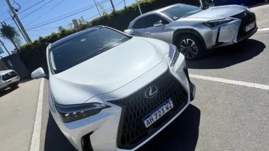 De la mano de Centro Motor, la lujosa Lexus abre en Córdoba su primer salón del interior
