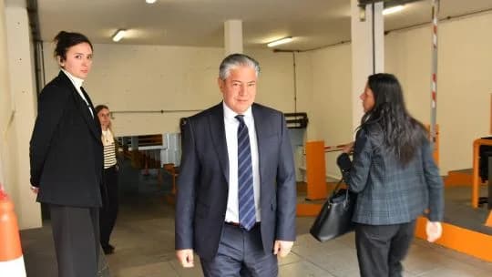 El gobierno de Neuquén despidió a cinco empleados por ausentismo y exigió que devuelvan sus sueldos