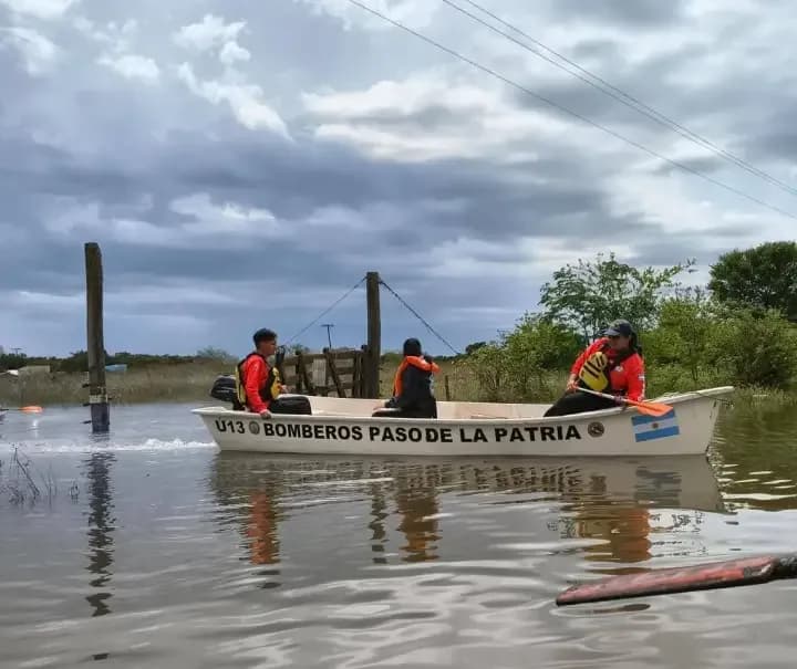 Paso de la Patria: el Paraná supera los 7,70 metros y avanza sobre los barrios ribereños