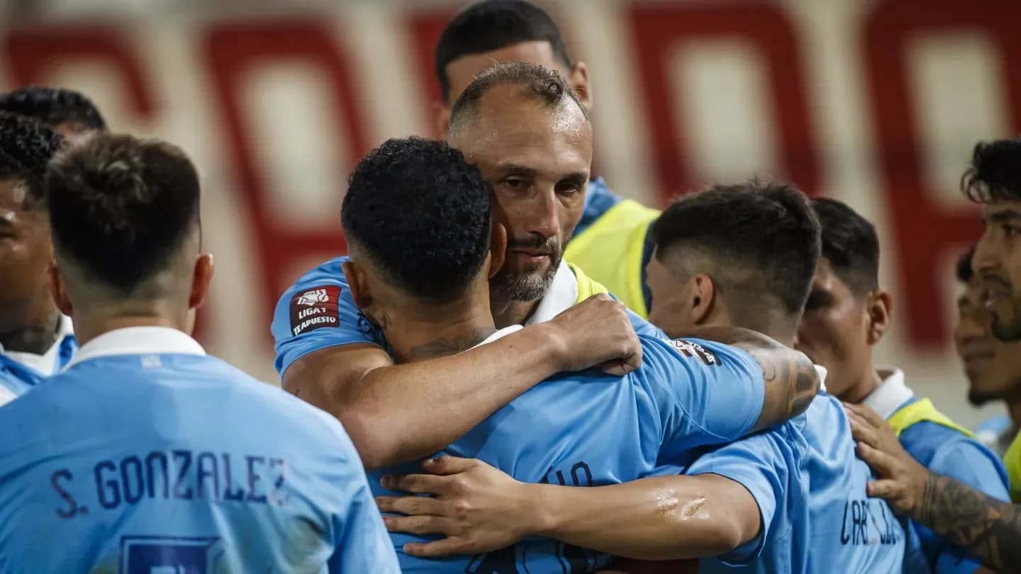 Surgió en Racing, jugó en diez países y en la Selección, y a los 42 años sigue metiendo goles - TyC Sports