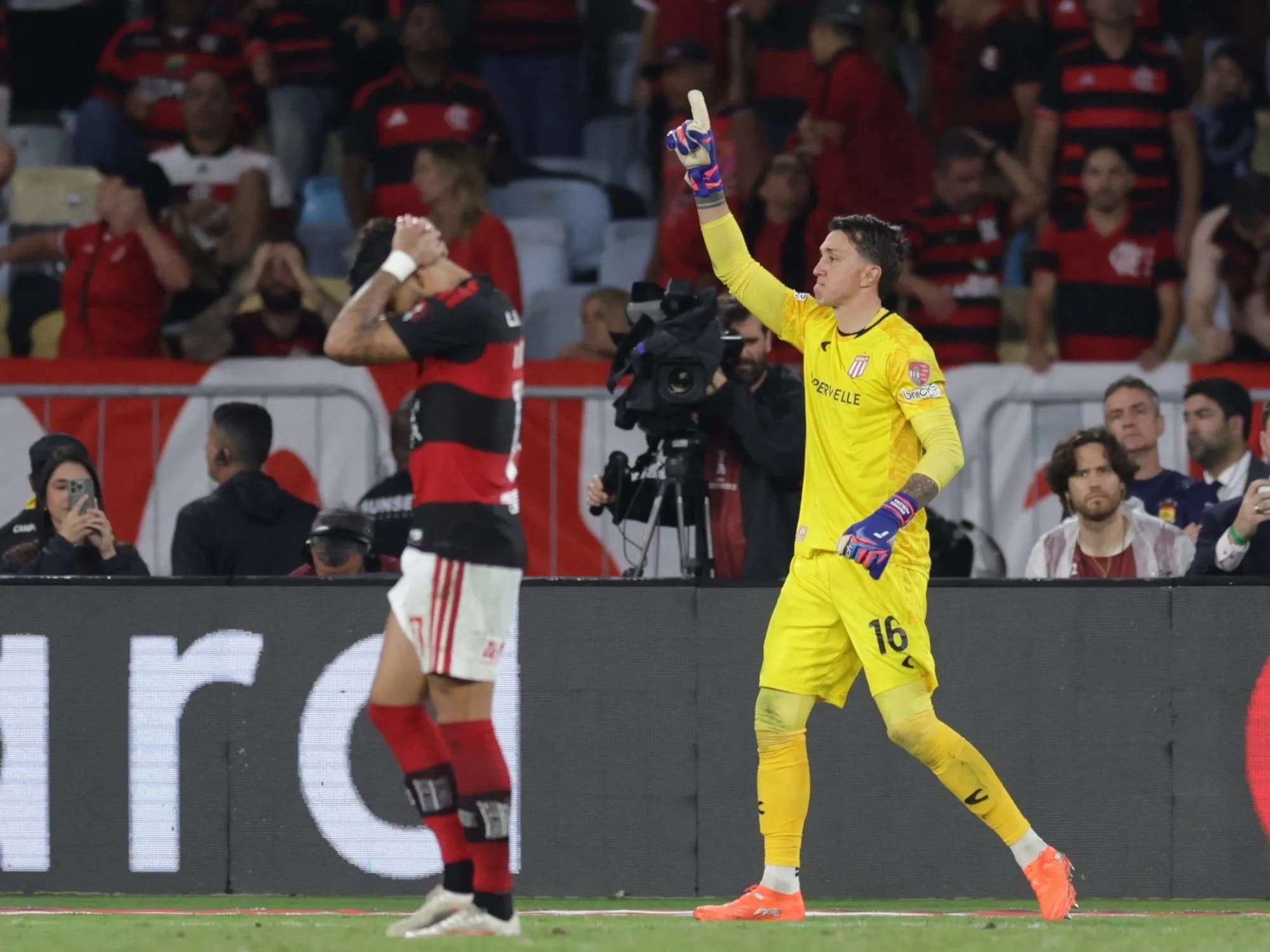 La emoción de Muslera tras ser el héroe del Estudiantes finalista: "El fútbol siempre te da otra oportunidad"