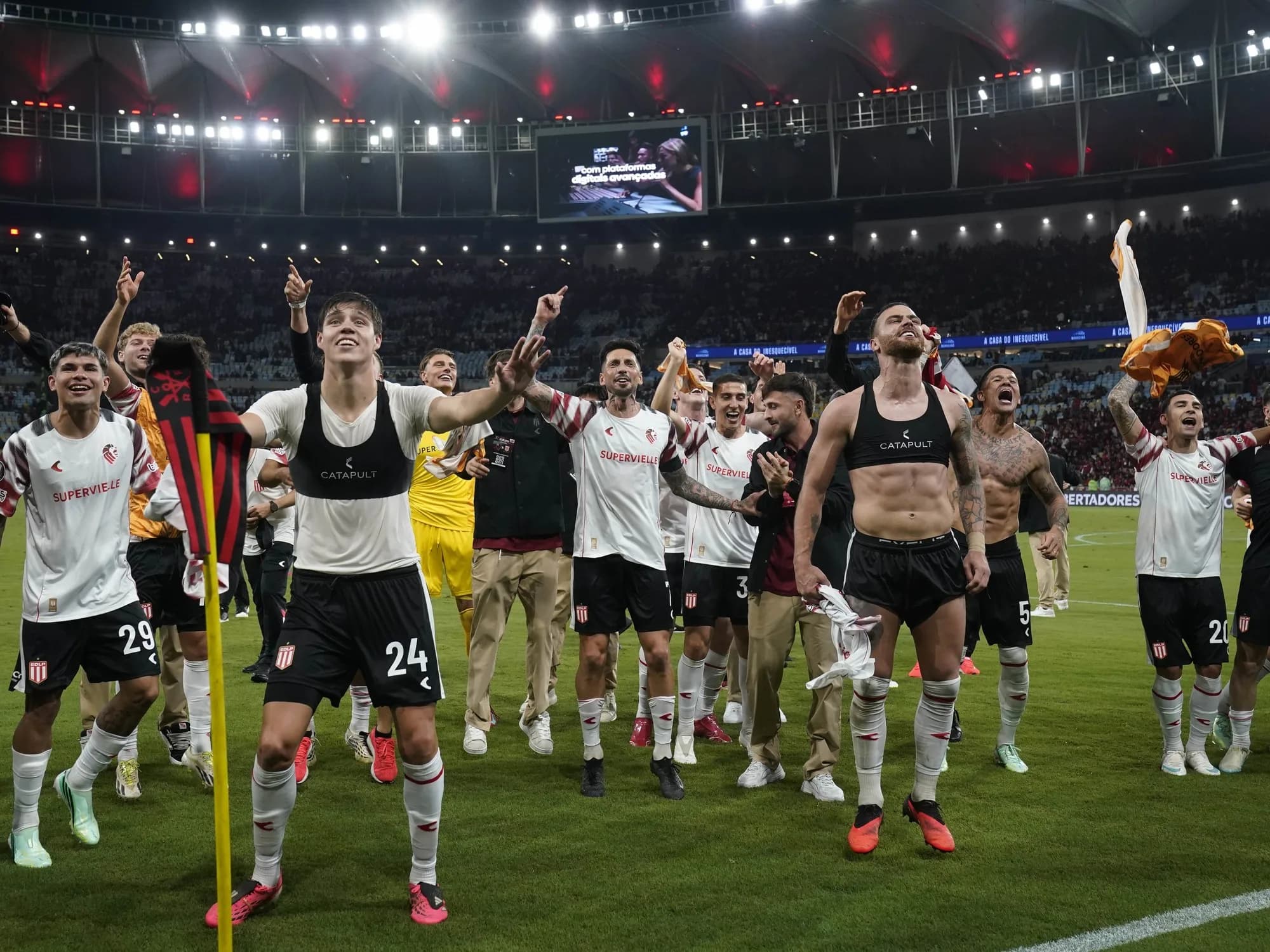 El hit de Estudiantes finalista: "La Copa que perdieron los bosteros y las gallinas..."