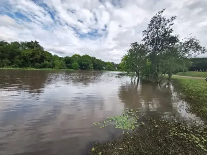 El río Paraná no da tregua en Barranqueras: alcanzó los 7,30 metros y la situación es crítica
