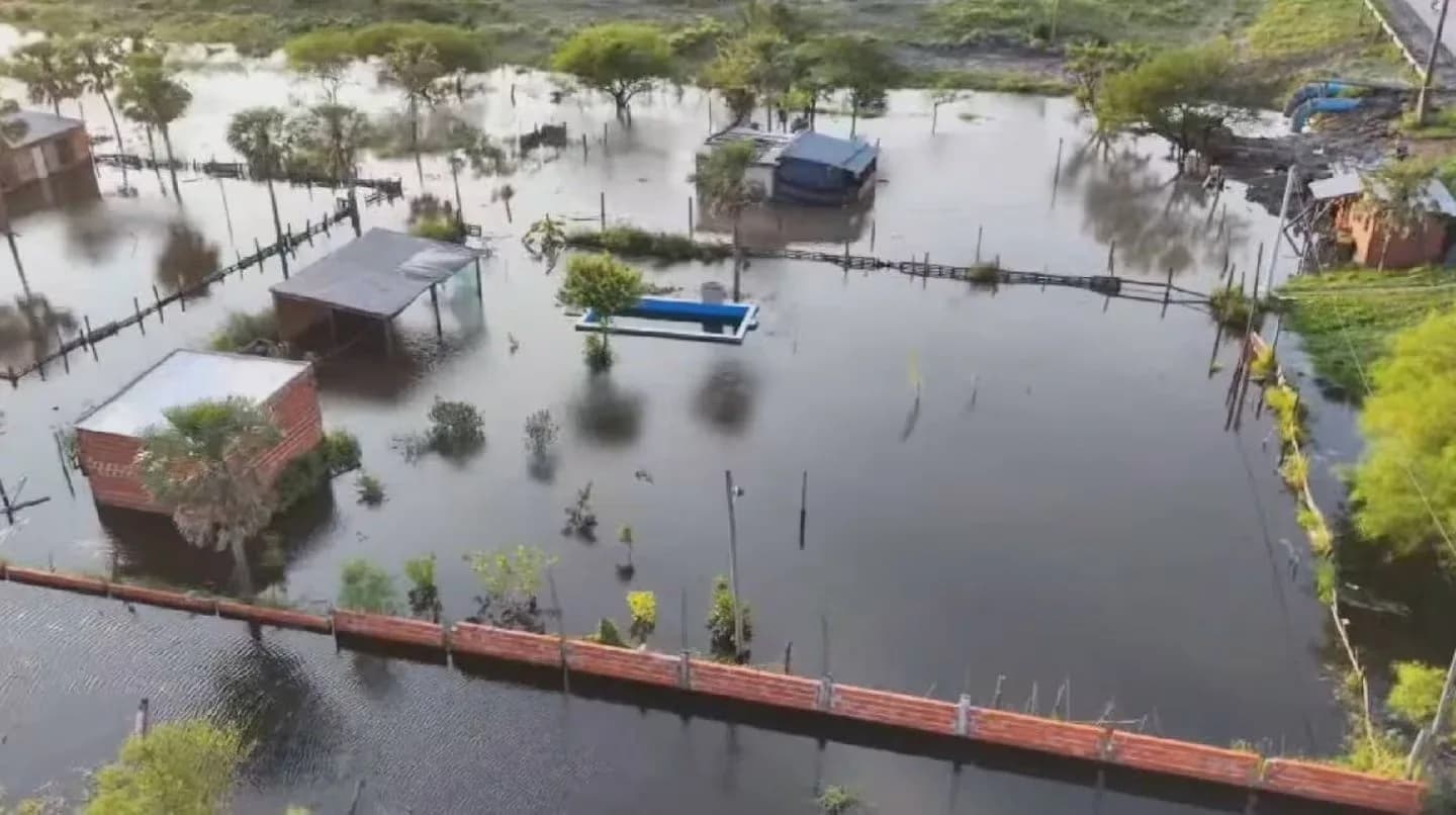 Inundaciones en Chaco: más de 1000 evacuados y personas que viven en casillas improvisadas