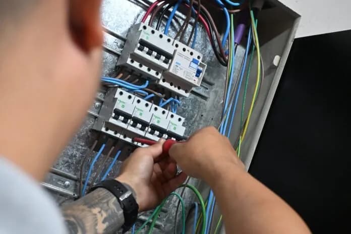 Curso de electricidad domiciliaria en la Unne: fechas, costos y cómo inscribirse
