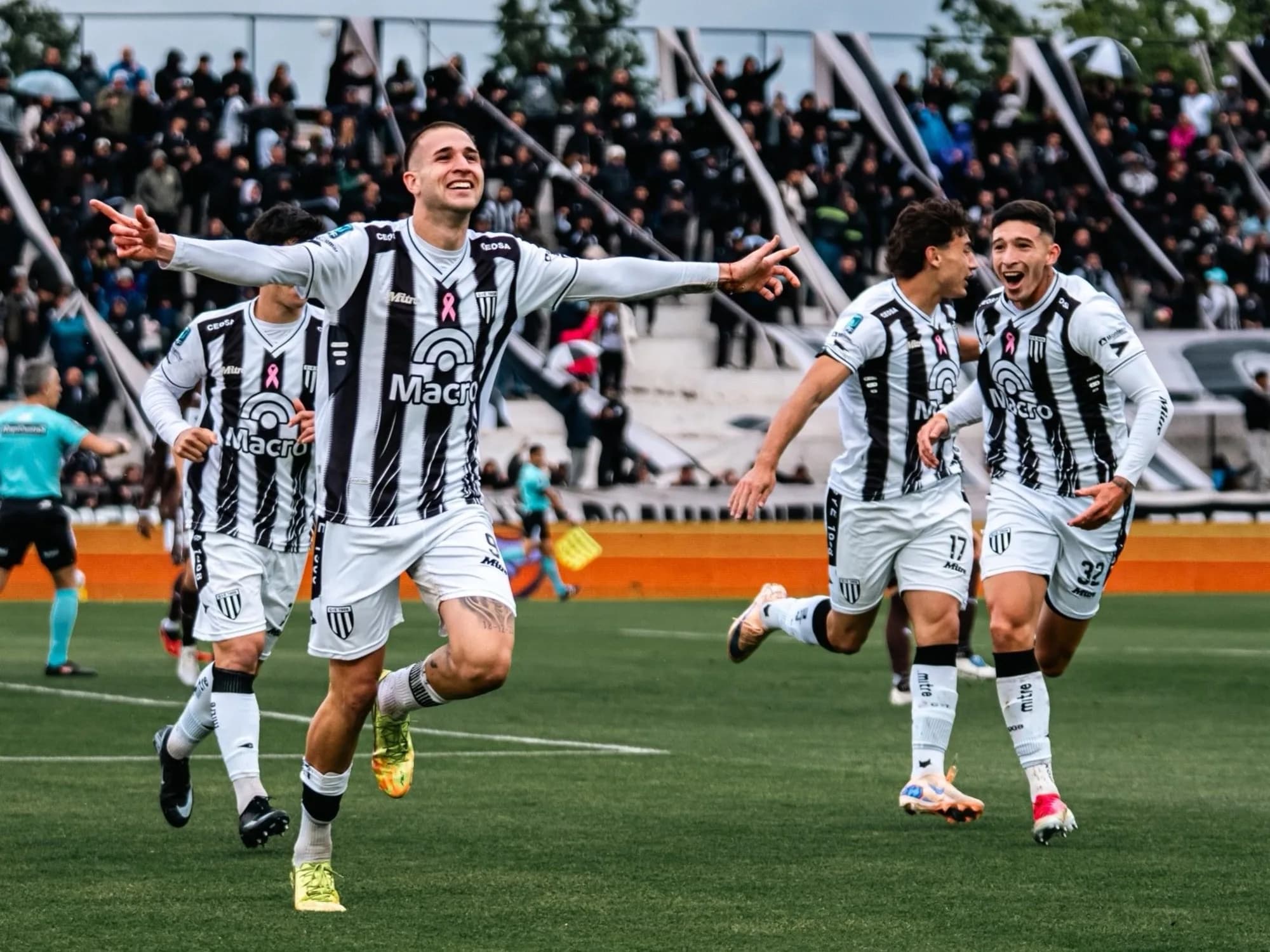 El goleador del Torneo Clausura marcó un tanto y salió lesionado: "No sabemos qué tan grave es"