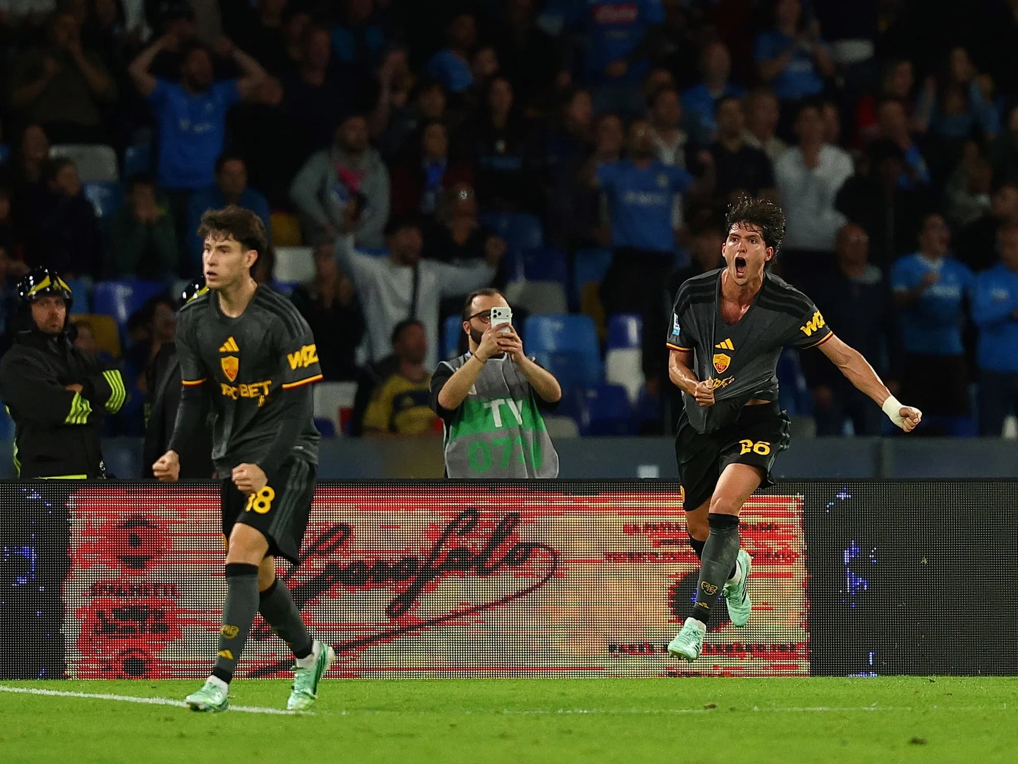 Argentinos al rescate: doblete de Balerdi y gol de Soulé en el increíble 3-3 de la Roma ante Napoli
