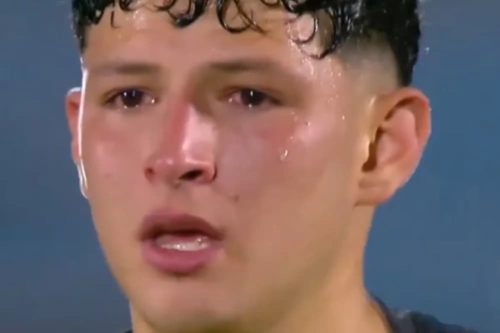 Lo abuchearon por un gesto de honestidad y terminó llorando