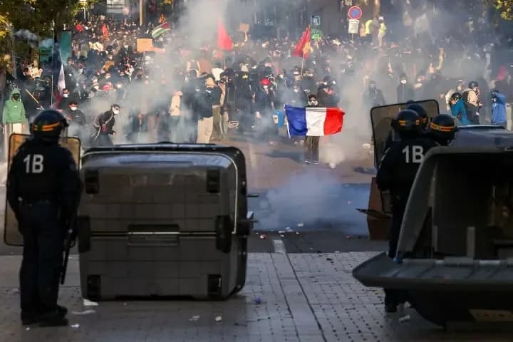 Masivas protestas en Francia terminaron con violentos enfrentamientos y saqueos