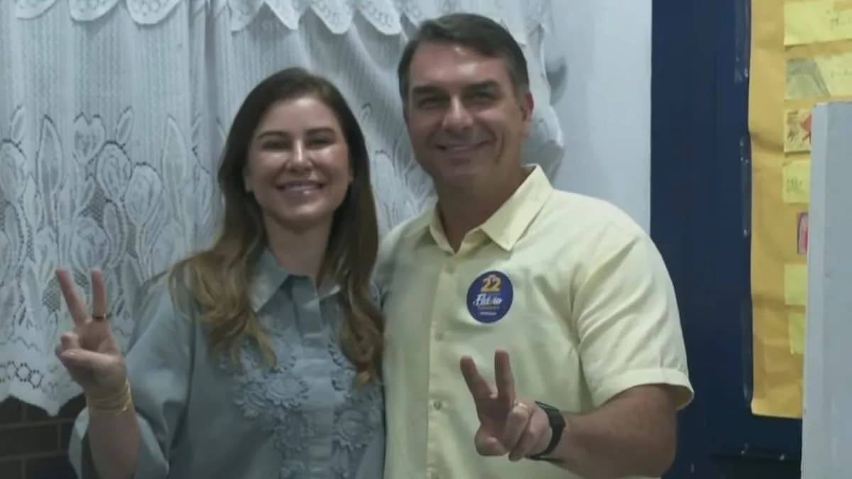 Votó Flávio Bolsonaro en Río de Janeiro: "Llegó el momento de cambiar"