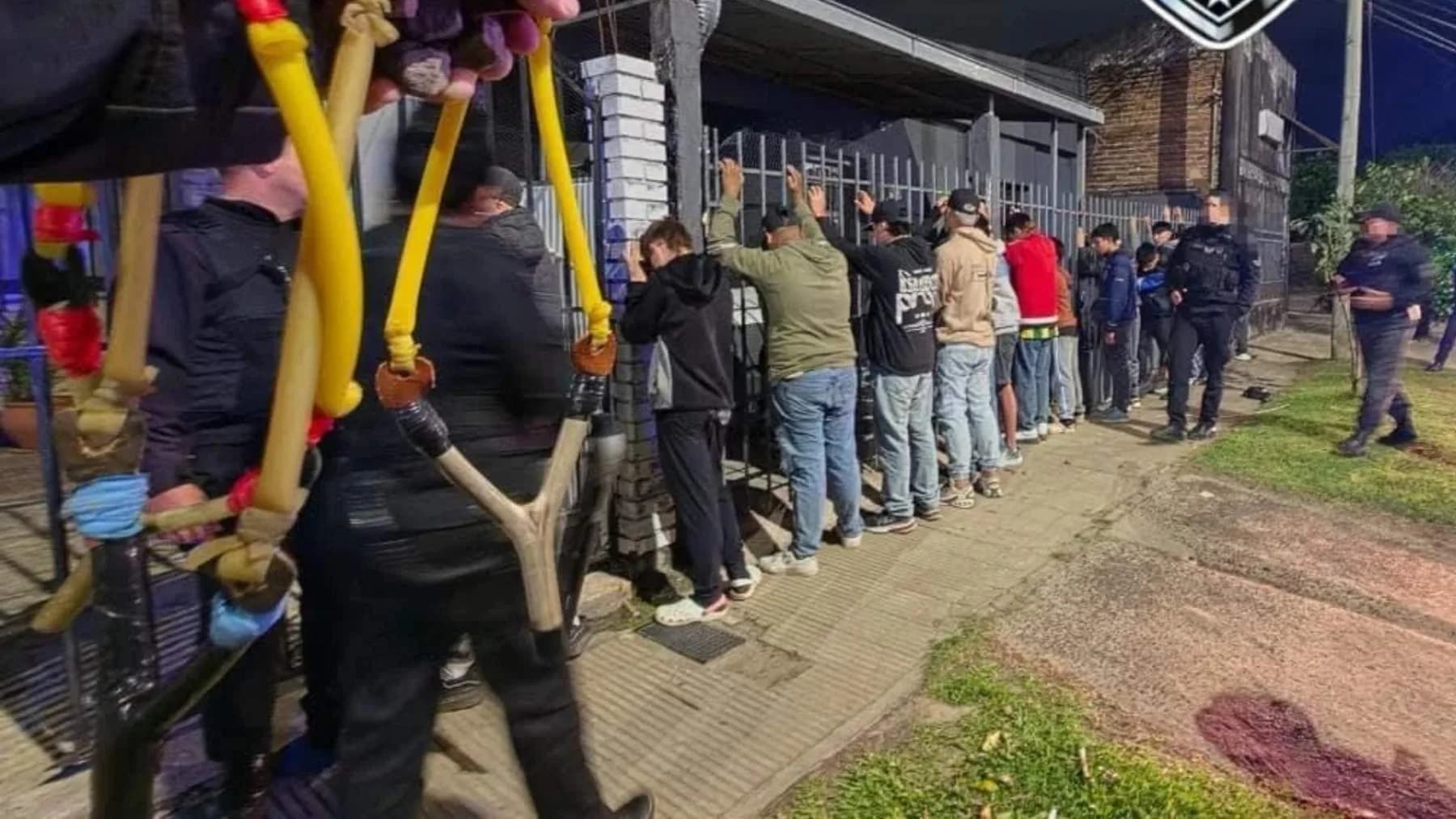 Corrientes: detienen a un grupo de jovenes que arrojan piedras a las viviendas