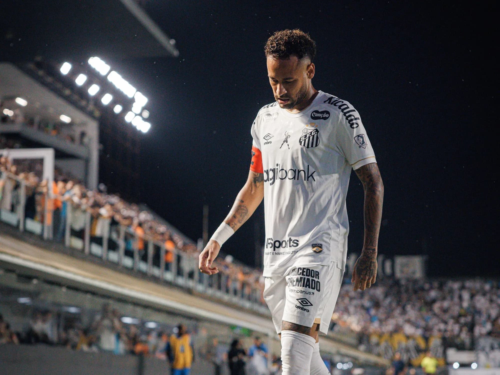 El fuerte descargo de Neymar tras su expulsión: "Le di la oportunidad a un idiota de hacerse notar"