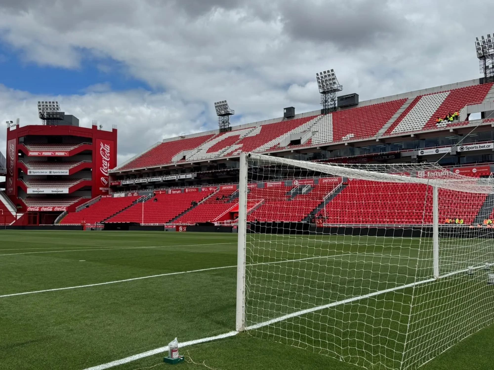 Con Paredes y tres cambios en total, el 11 de Boca para visitar al Rojo