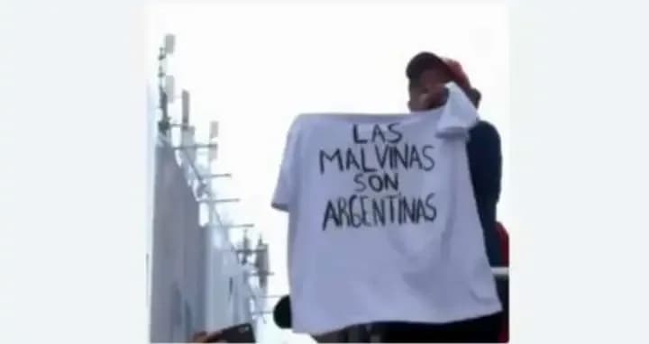 Lula exhibió una camiseta con la frase "Las Malvinas son argentinas"