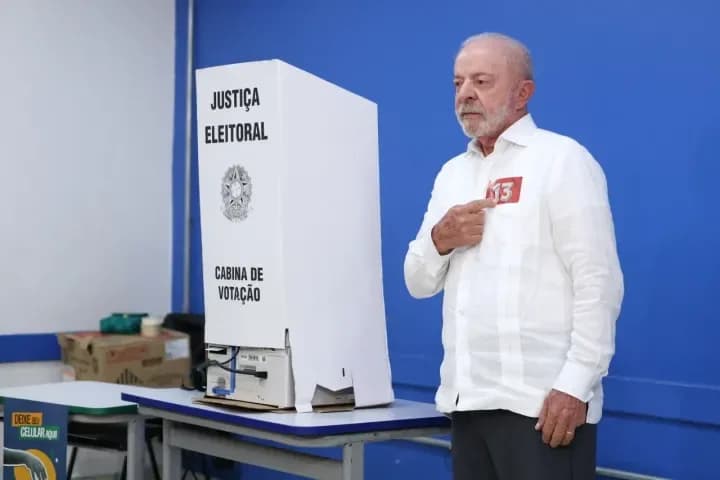 Lula derrotó a Flávio Bolsonaro y seguirá al frente de Brasil