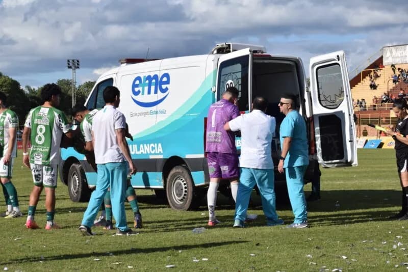 Hinchas de Boca Unidos arrojaron bomba de estruendo a jugadores de Gimnasia de Chivilcoy y el partido fue suspendido