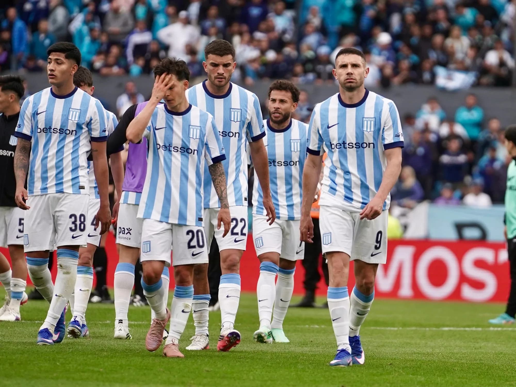 Se agravó la crisis de Racing: no jugará Copas tras 12 años de presencias consecutivas