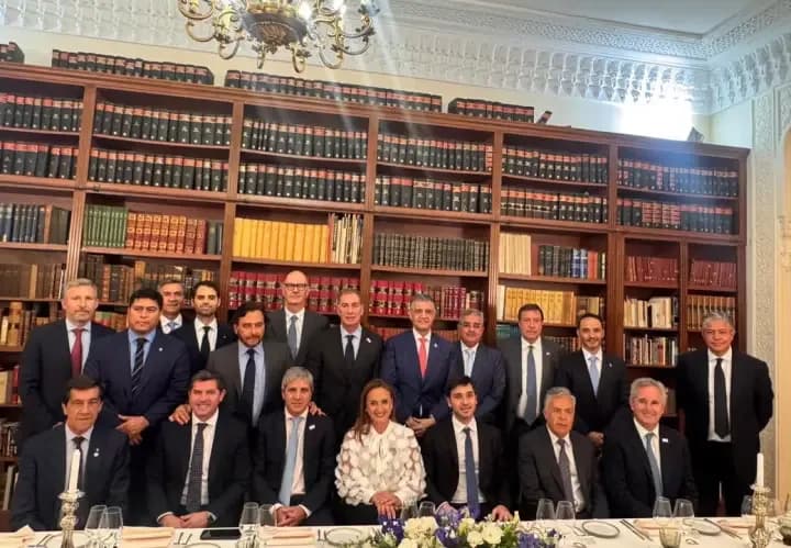 El oficialismo acelera las negociaciones con dialoguistas para cerrar el dictamen del Presupuesto