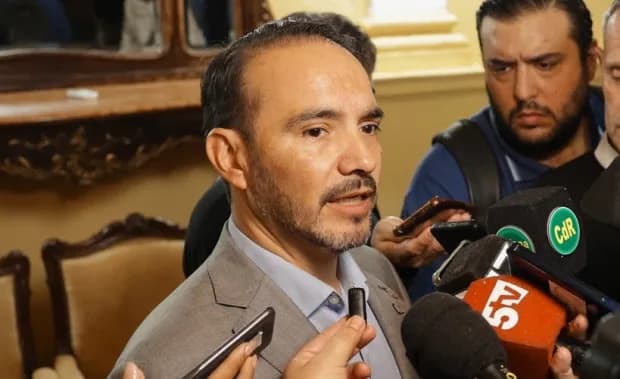 Juan Pablo Valdés anunció créditos bancarios para quienes sufrieron las consecuencias de la crecida del río