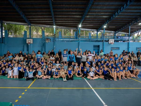 Exitosa muestra anual de gimnasia de trampolín