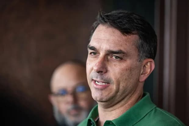 Brasil: la Justicia le prohibió salir del país a Flávio Bolsonaro tras la derrota electoral