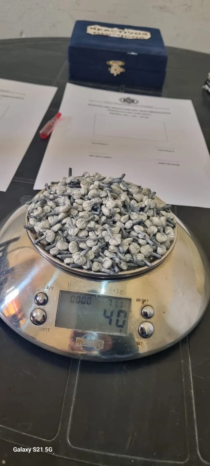 Capital: secuestraron más de 360 dosis de cocaína tras la fuga de un motociclista