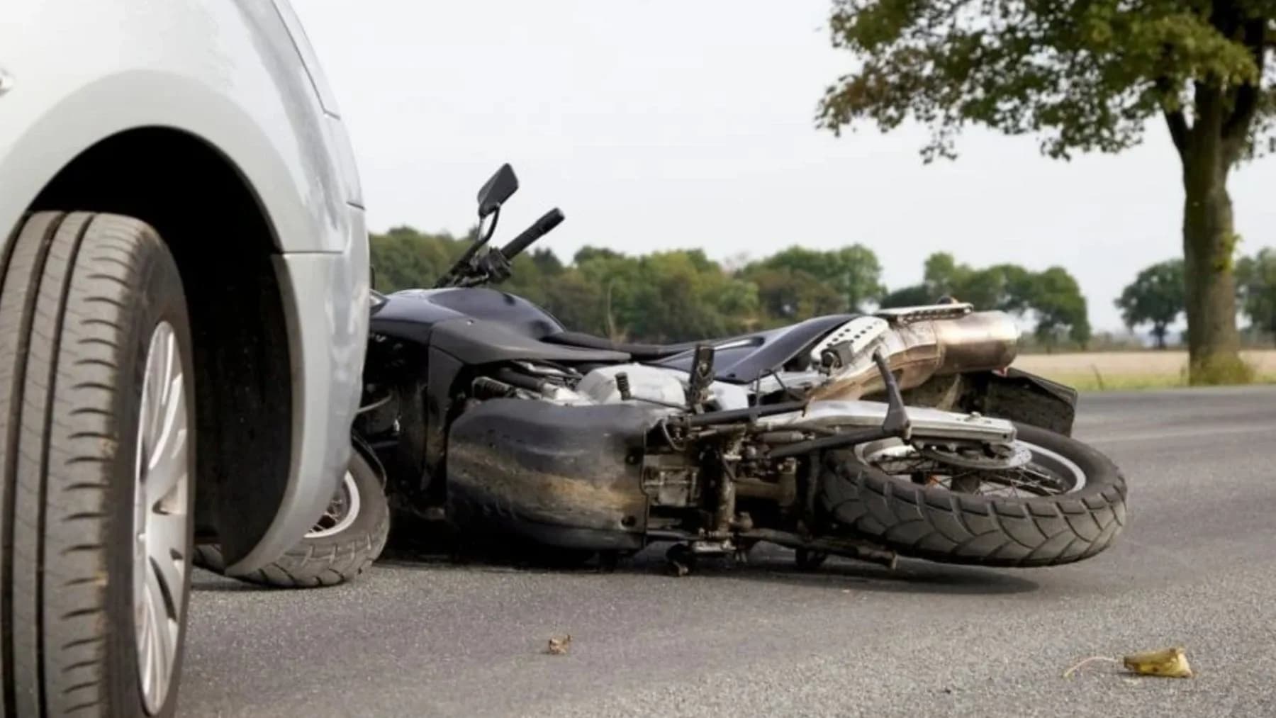 Corrientes: un motociclista resultó con graves lesiones tras chocar contra una camioneta