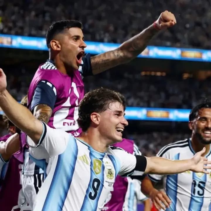 Cuti Romero eligió a Julián Álvarez para heredar la 10 de Messi