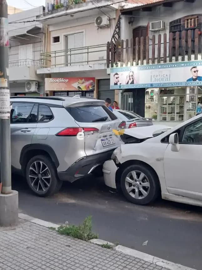 Choque entre dos vehículos en calle Yrigoyen durante un simulacro de tránsito