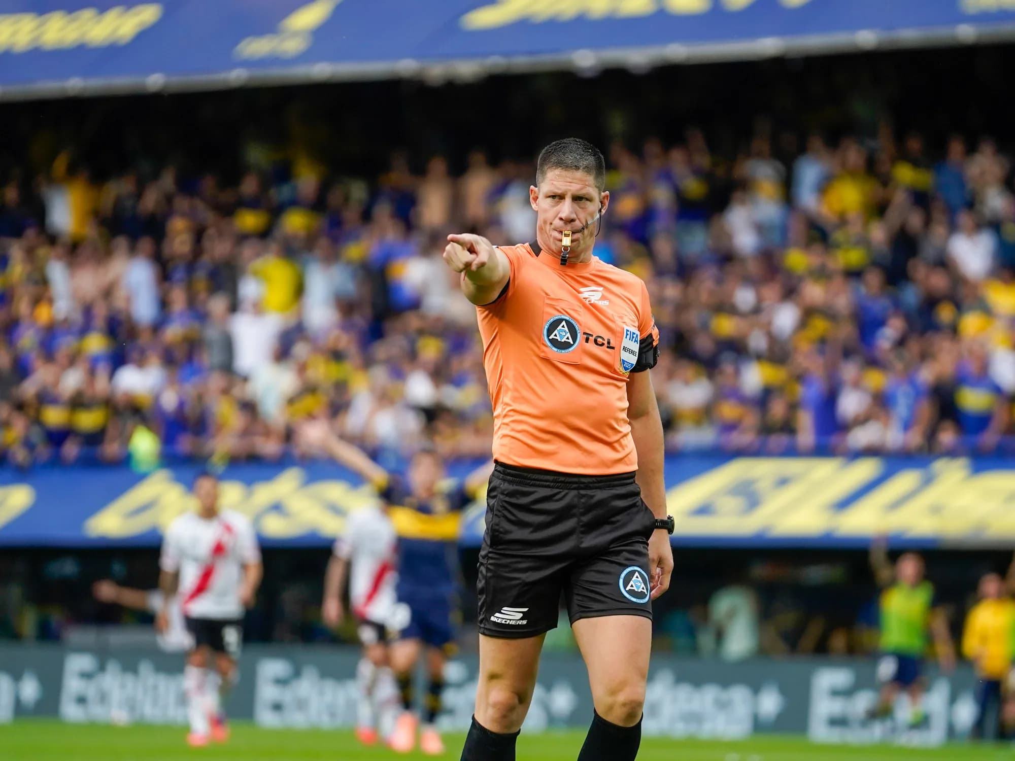Árbitros del Súper: Nicolás Ramírez en cancha y Trucco en el VAR