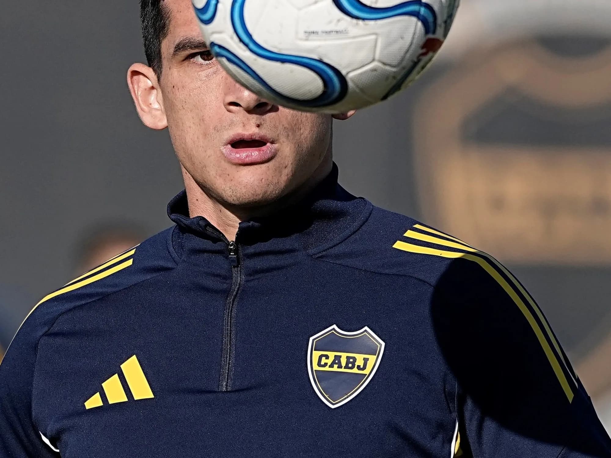 Tiro al Blanco: la vuelta del lateral apuntado por Scaloni y con polémica en el último Súper