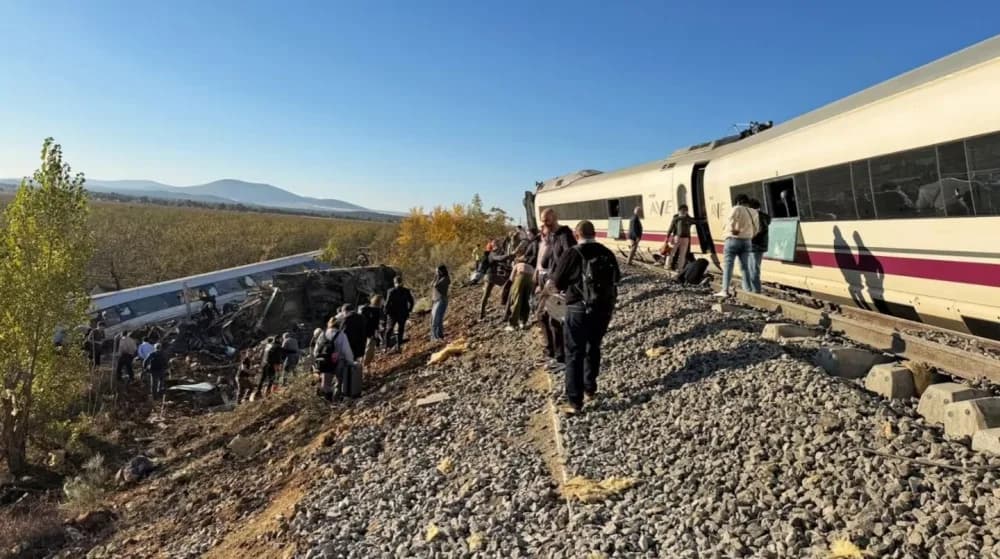 Dos trenes chocaron en España y hay decenas de muertos