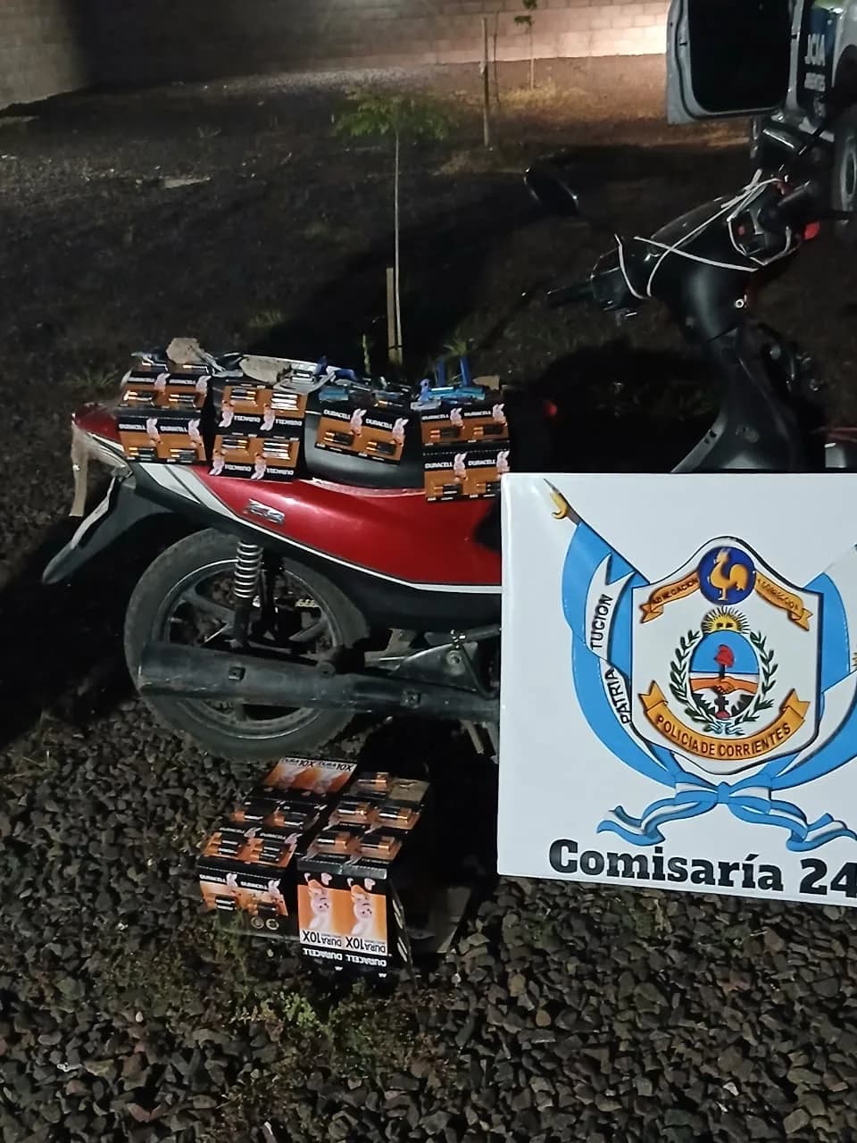 Robó un comercio, escapó en moto y abandonó todo al ver a la Policía