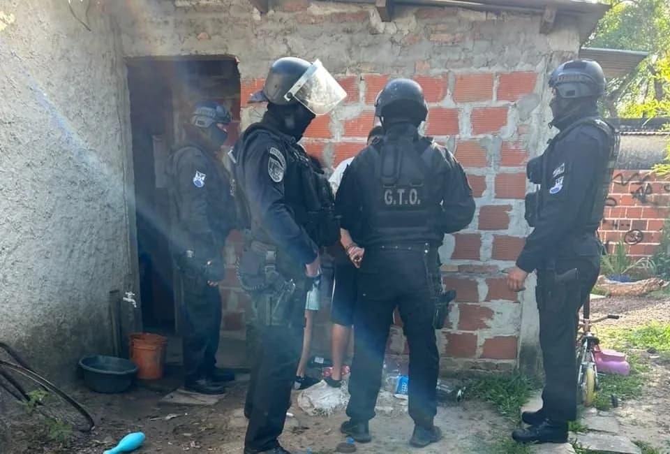 Corrientes: buscaban elementos robados y hallaron plantas de marihuana en una vivienda