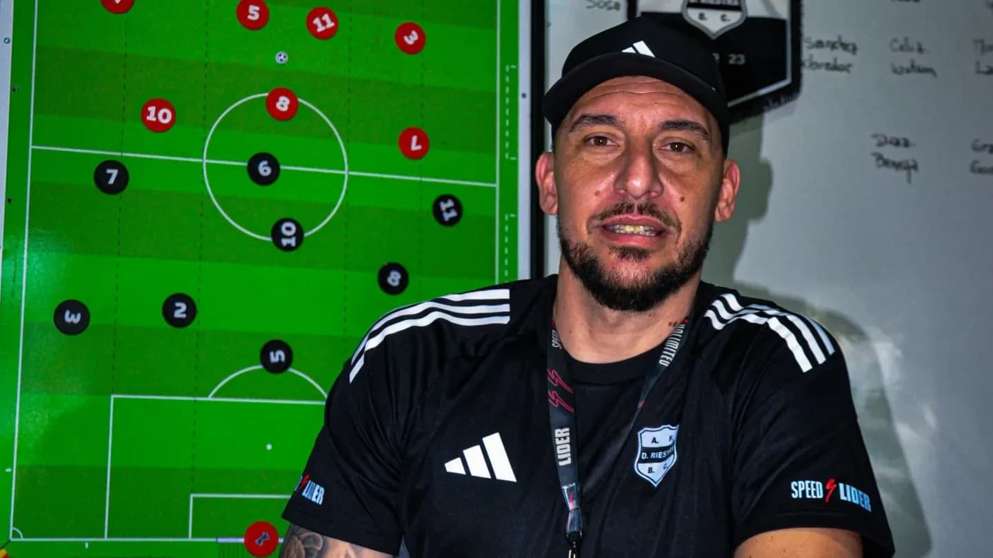 Riestra anunció a su nuevo entrenador tras la renuncia de Guillermo Duró - TyC Sports