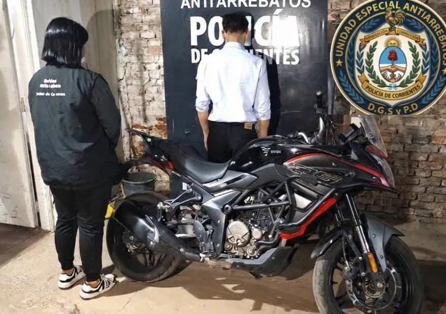 En la zona céntrica de Corrientes recuperaron una moto de alta cilindrada robada en Lanús