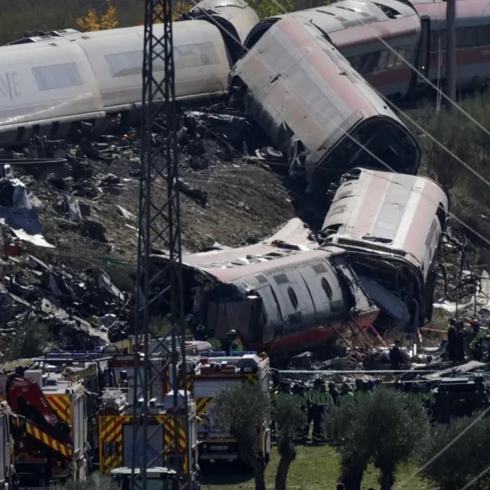 Una falla informática y un posible error humano: las hipótesis del choque de trenes