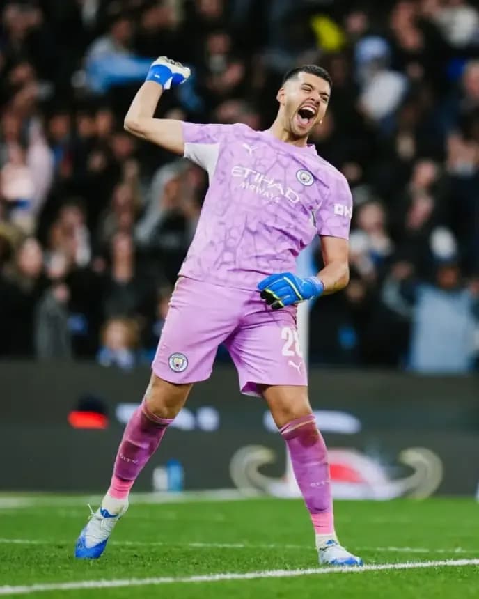 Rulli fue héroe del City y el Liverpool eliminó al Chelsea