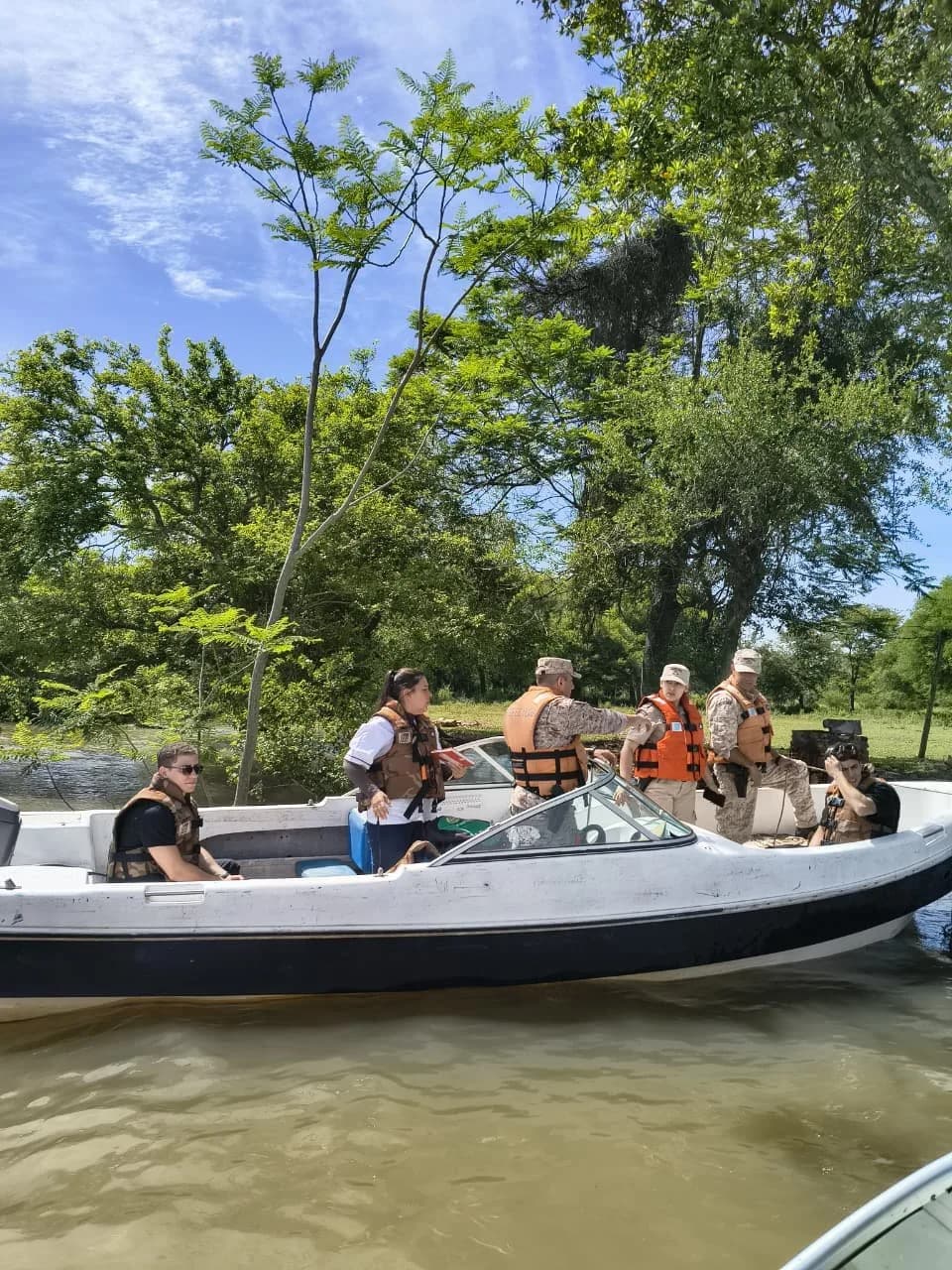 Corrientes: Prefectura asistió a pobladores afectados por la crecida del río Paraná