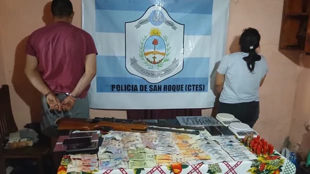 Allanamiento en San Roque: secuestran armas, cocaína, celulares y detienen a dos personas